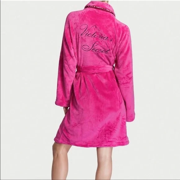 NWOT Victoria’s Secret Short Cozy Robe Hot Pink Sz XL/XXL Plush Logo Back